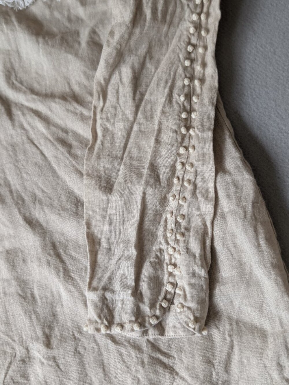 J.Crew 100% Linen Pom Pom Fringe Blouse Top Size 0 Beige Shell Button Boho Luxe - Picture 9 of 10